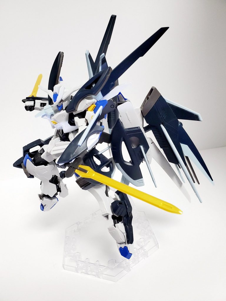 「GO！イェーガー！！」
機体名:バエルゼロ／イェーガー
イェーガーユニットを装着したバエルゼロの高速戦闘形態。
バエル本来の近接戦闘能力と高速戦闘特化の装甲の相性はよく、目にも止まらぬ機動力で敵を翻弄する。