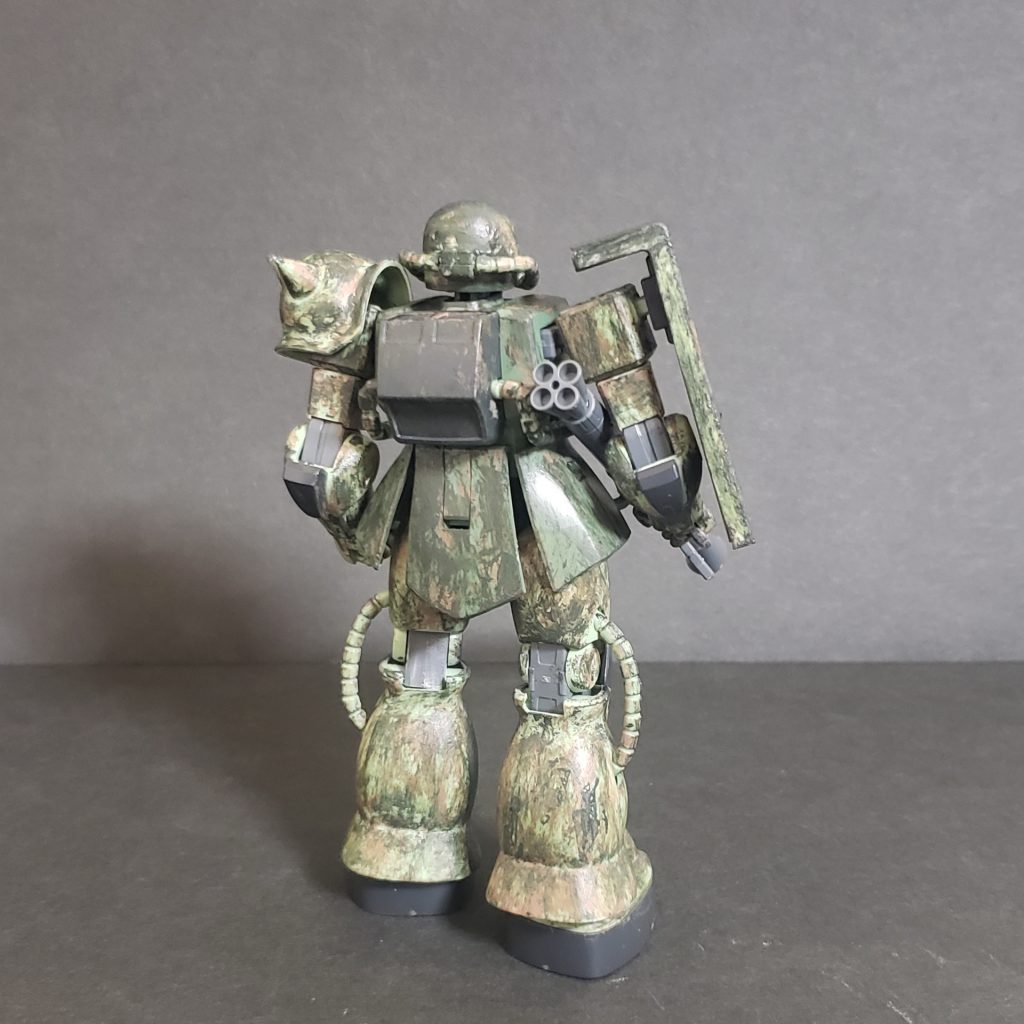 深夜に巣組してあったザクを眺めてたら、油絵みたいな雰囲気で塗ってみたくなって、思いついてやってみました。