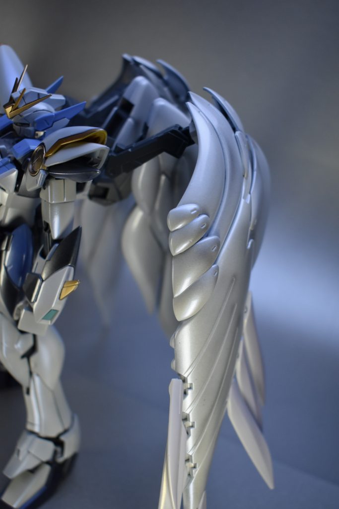 分岐した羽はクレオスクリスタルカラートパーズゴールドで塗装