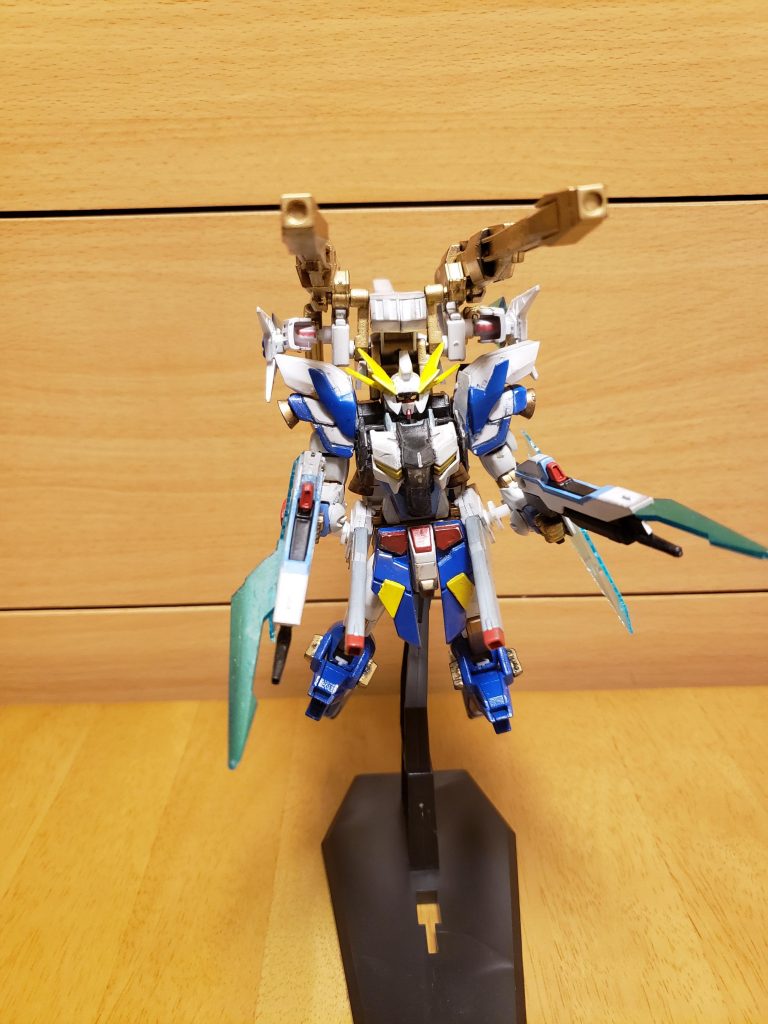 左右の手に持っているのは、ストライクフリーダムのビームライフルにAGE-2マグナムのシグルブレイドの刃をつけたビームライフル。