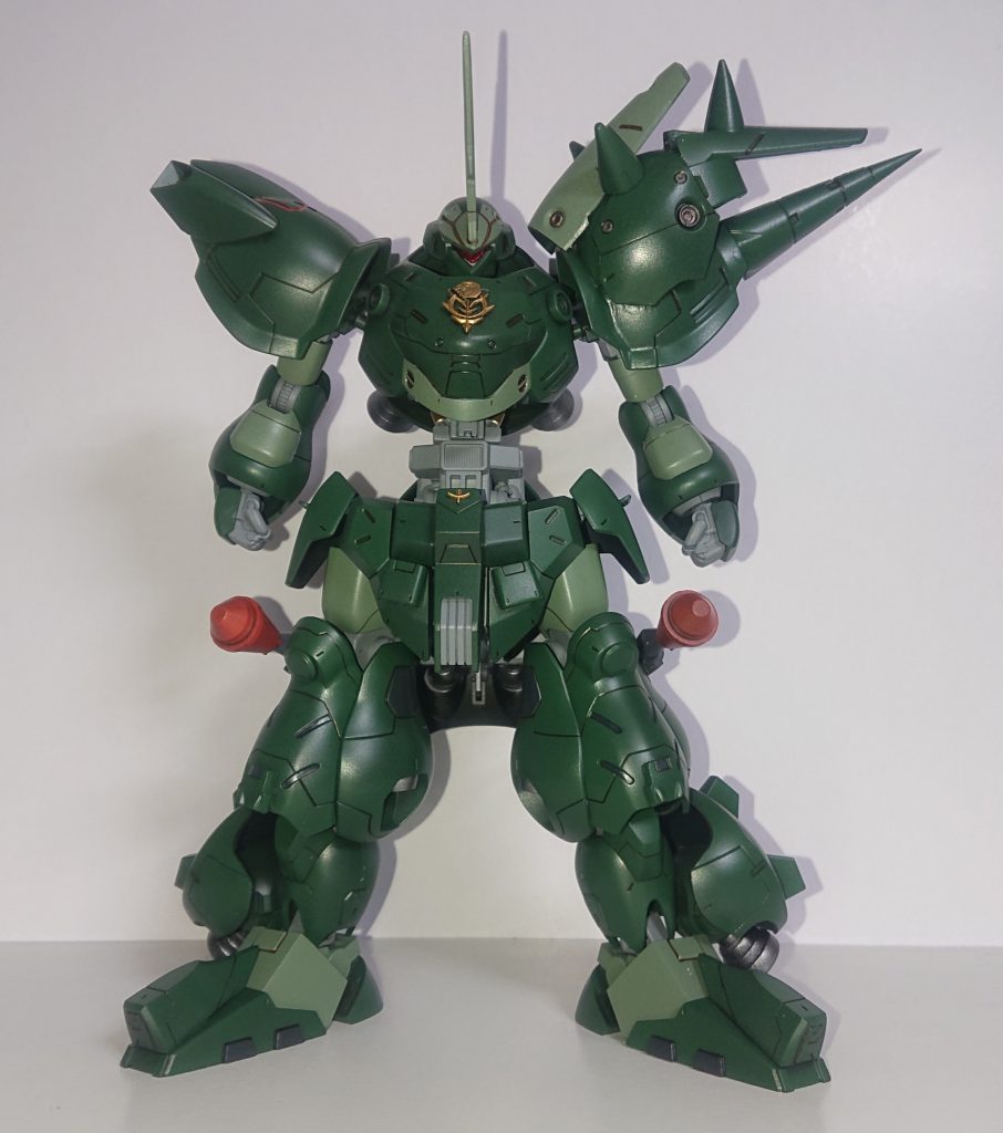 グシオンRe-dress(Terminus Hercules)
ガンダムグシオンとマンロディをベースにケンプファーをモチーフに作製したta-zuの機体。本来は単独での行動を目的としたため、シンプルな装備だったが、Tayuと出会ったことで、後方支援を重視した武装を追加した。機体名ターミナス・ハーキュリーは、ケンプファーの闘士というワードからギリシャ神話の英雄ヘラクレスと「終焉、終息」に近い意味を持つターミナスに由来する。
カラーはta-zu本人が好きな緑をメインとし、プロトタイプケンプファーも意識している。