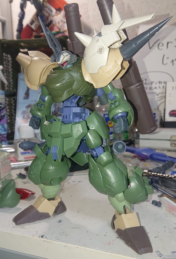 塗装前の写真です。足の甲はこれでもよかったかなf(^_^;マンロディとグシオンの組み合わせとしては2作目となります。過去作にありますので 、そちらも是非(^w^)