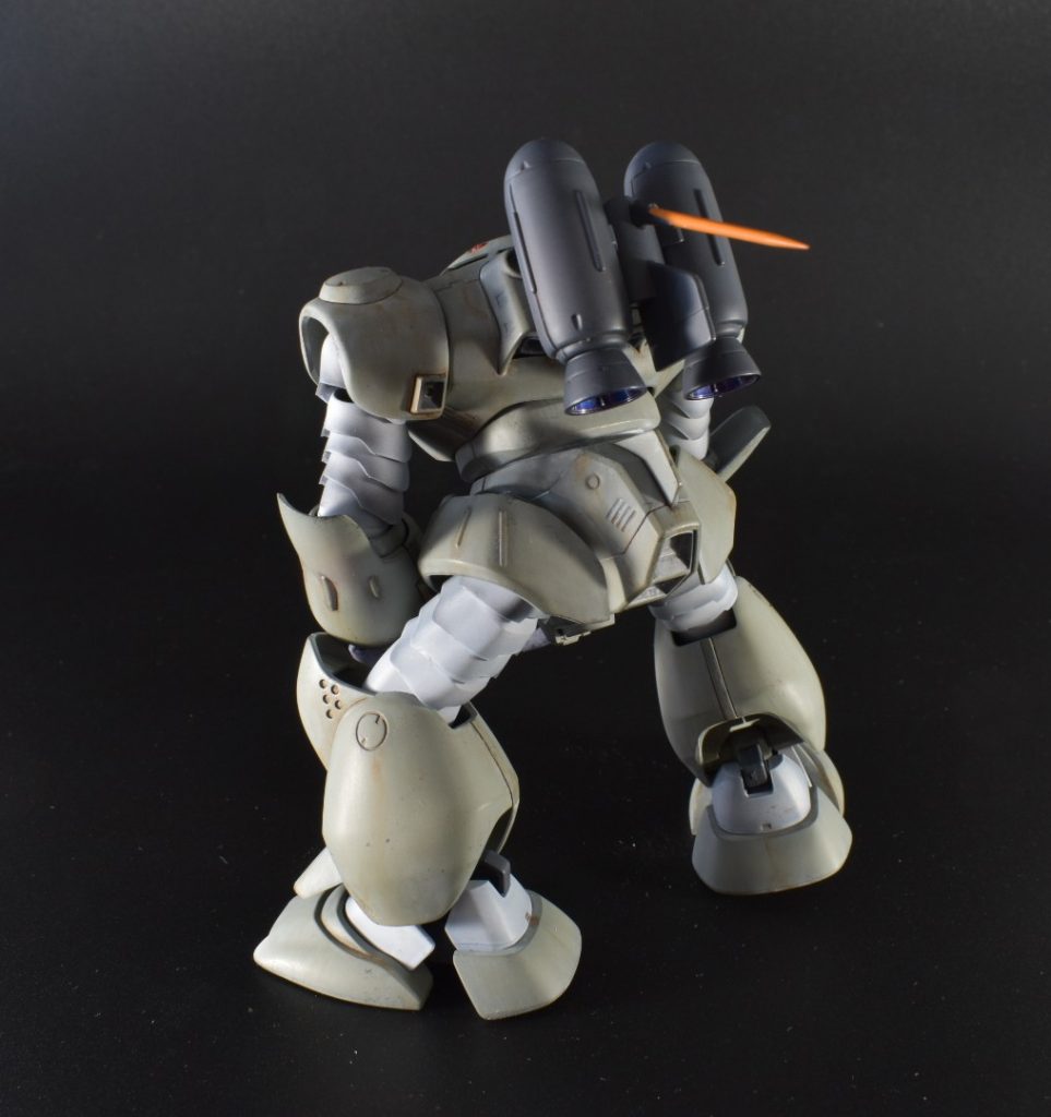 バーニアはシルバーの上にクリアブルー、クリアレッドを重ねてパープルのキャンディ塗装にしました。
本体色が緑がかったグレーなので、補色の赤紫が映えるんではないかと思ってます。
爪が赤紫なのも同じ理由ですが、自身が色弱のため、健常者にカッコ良く見えるかは不安な所でもあります。
この辺りはコメント頂けるとありがたいです。
最後までご覧頂きありがとうございました!