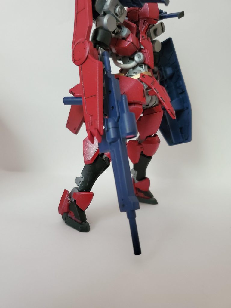 ガンダムヴィダールのライフルを少し改造してます。マガジンに磁石を仕込んでいます。