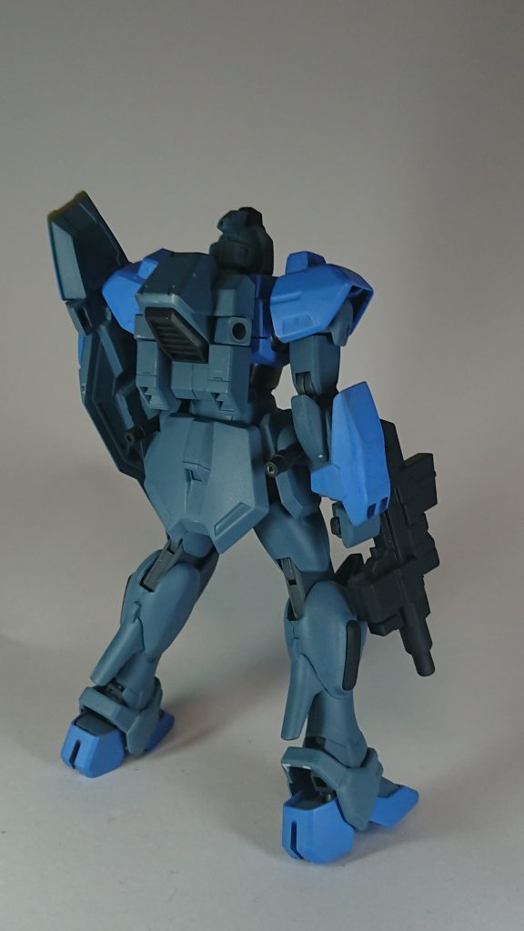 バックパックはシュバルツリッターのものを位置を下げて取り付け、拡張性を増やしました。