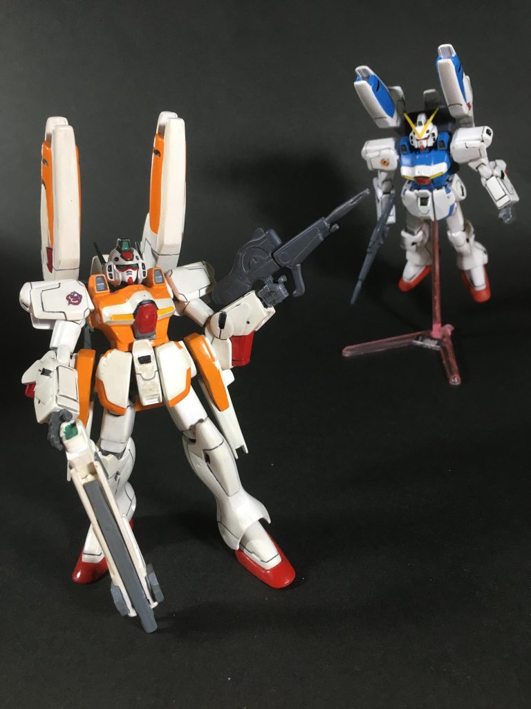 オーバーハングキャノンの接続部はポリランナーに置き換えて、保持力アップしています。ほかの関節は経年劣化でヘロヘロです。「物干し竿」をたたんだものも作ってみました。