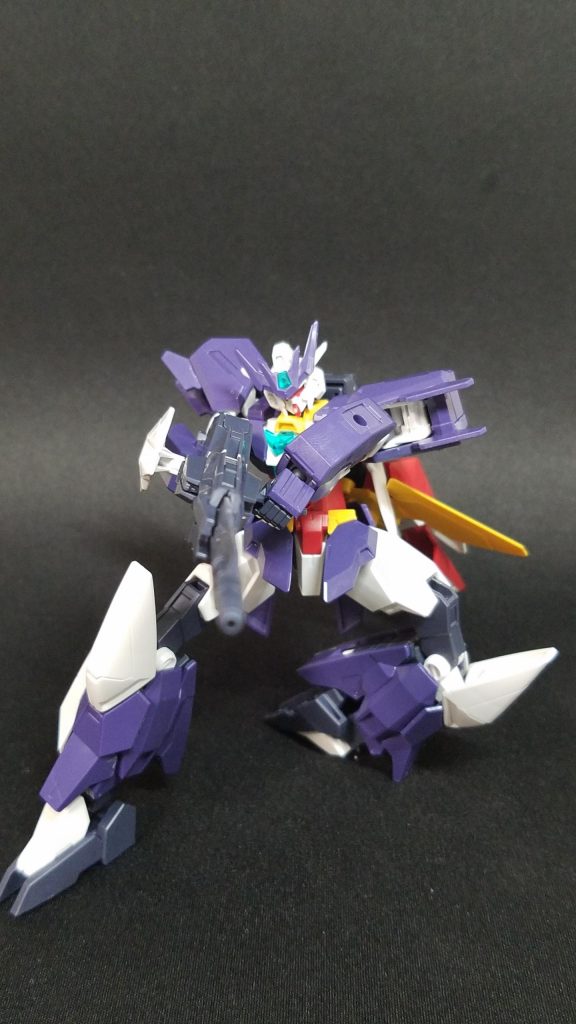 可動域も普通程度なのでライフル両手持ち出来ます。