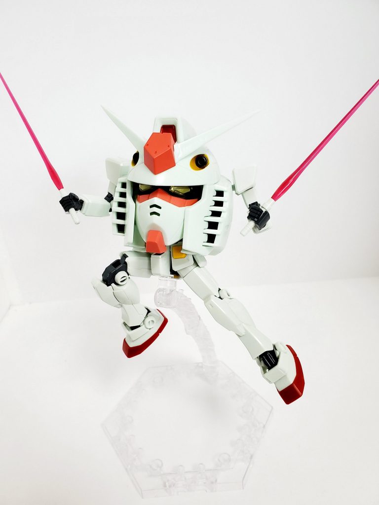 最早ここには一点の迷いもない、真に自由で、真に革新的なモビルスーツが、希望ある未来へと羽ばたく。