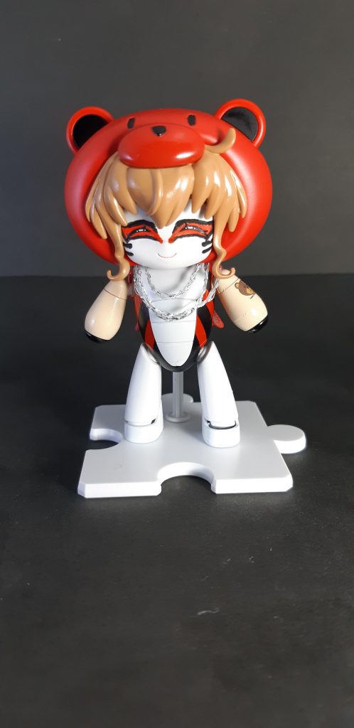 正面から。
個人的には代官のイメージカラーは赤。前作の長官は髪色がキットのままでしたが、サラの青髪は違和感がすごかったのでブラウンにしてます。