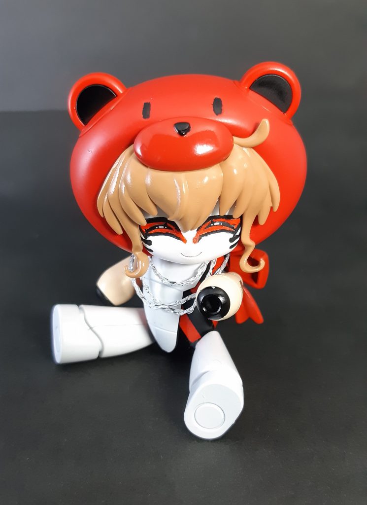 パッケージ写真のポーズ。
ちょうど良いギターがあれば塗装するんですが、なかなか無いですね。頑張って自作するべきか…。