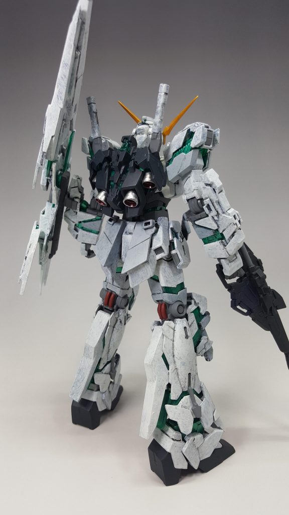 バックショット( ^ω^)
基本はアクリジョンメインだけど、バーニア部とアンテナはラッカー塗料を使いました( ・ω・)
アクリジョン、メタリック色まだまだ少ないんだもん( ・ω・)←