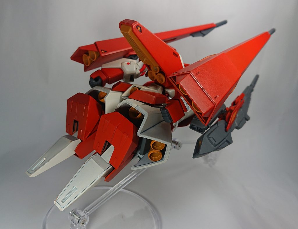 MA形態

可変MAであるところのギャプランなのでこちらこそむしろ本命。
ΧというネーミングはMA形態時のフォルム(X-ウィングのようなX字)ありきで選びました。

ギャプランの持つ、鋭角で力強いシルエットを損なわないよう苦心しましたがいかがでしょうか。