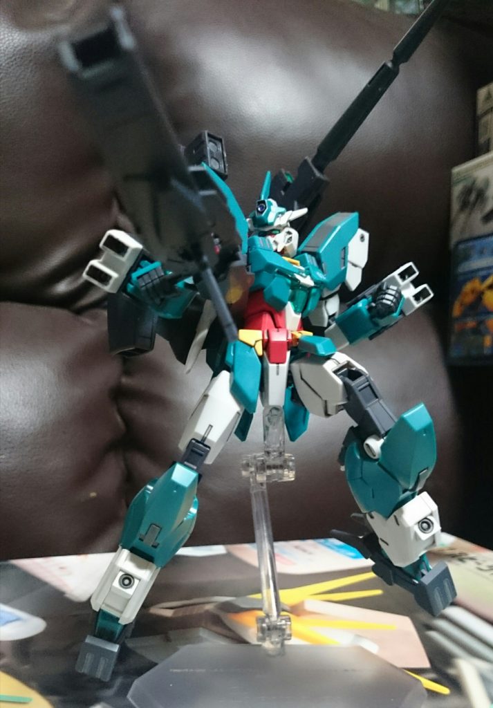 「コアチェンジ!マーズ to ヴィーナス!」
・ヴィートルーガンダム
砲撃仕様のアーマーっス。頭部の追加アンテナにはセンサーを備え、各部の武器の命中度を上げてるっス。またホバー移動が可能。……画像の枚数制限のためヴィートルーはここまでっス