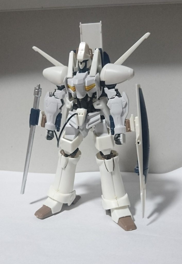 ボディ、腕、膝上部分はガンダムバエルをそのまま使用し、顔、肩アーマー、脚部はHGエルガイムのを移植しました。