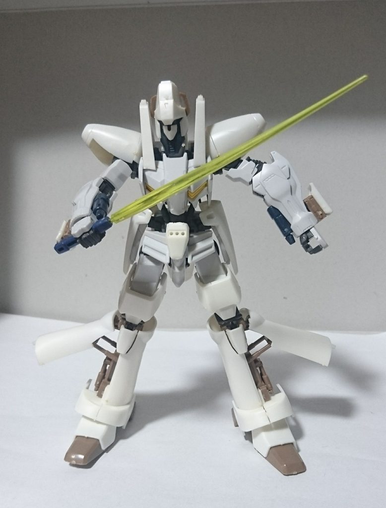 セイバーエルガイムの腕に付いているのは外せないので、他のガンプラから借りてます。※因みにガンダムMk2のを使ってます。