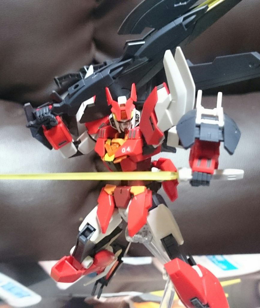 マーズアーマーとドッキングっス!
主な変更点はリアアーマー。コアガンダムのバックパックの上にそのままリアアーマーを取り付けてるっス。マーズフォーのバックパックは背中に逆さまにして取り付けてるっス