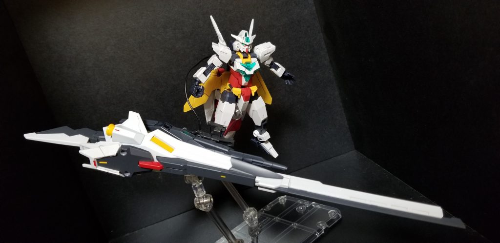 *ビルドコンポジットシールドブースター*
BCSB!
やっぱりコンポジットブースターがいるだろうという謎の使命感でジャンクを寄せ集め自作しました。
元々に比べると刃と銃口と噴射口しかないのでコンポジット(複合)とは…?という体たらくですが長物はやはり格好良いです
因みにコアと同程度の重さになってしまったのでコア状態でこれを振り回すポーズはスタンド無しではとれません……