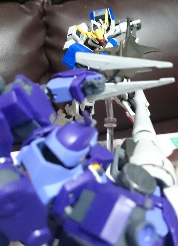 ガリガリ…もといガエリオと対決。
この戦いで左腕のガントレットを失ったものの…