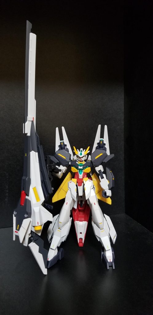 この状態で持たせてもまだ武器のほうが大きいです。
ドッキング状態であれば少し余裕を持ってポーズが付けられます