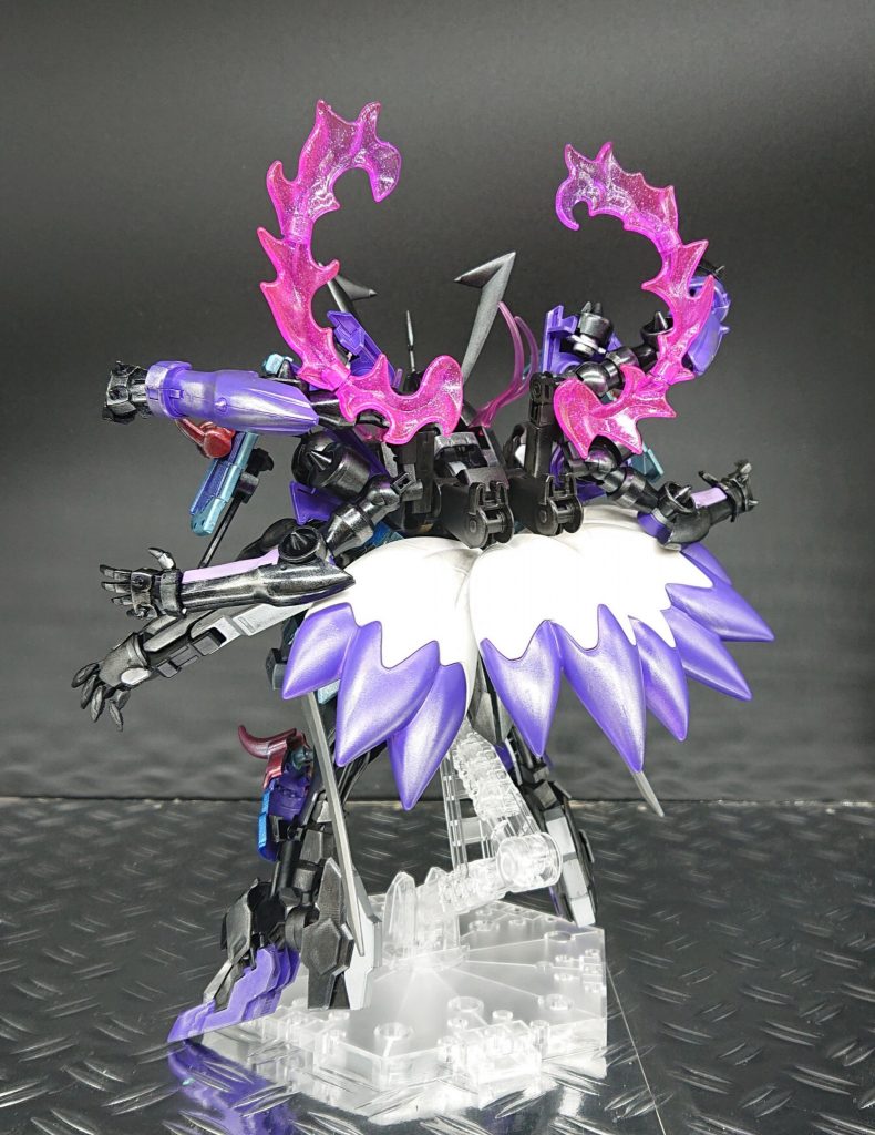 魔王は黒が九尾の力を持っていることを知らない。
黒は自らの九尾の力を増幅させるためと更なる力を得るために魔王の配下となったのである。
黒「魔王軍にいると戦う相手には困らんからのぅ。」