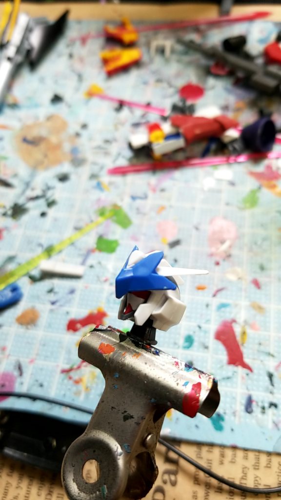 頭部の青い部分はLBXのファントムのパーツ