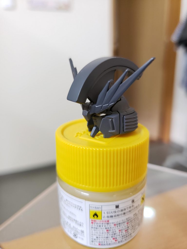 何故かHGフェネクスのアンテナがサイズピッタリだった( ^_^ 😉
アゴも付けたらガンダム顔に🎵