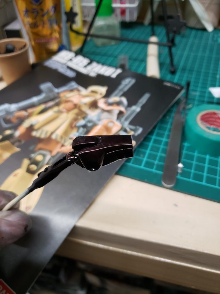 暗いところでは、このように黒く見えるように塗装しました。