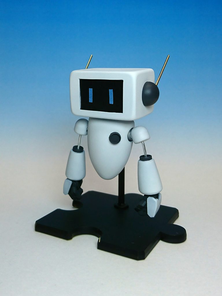 前。
胸元のやつはディテールアップパーツ、耳元は1㎝の半球レジンです。