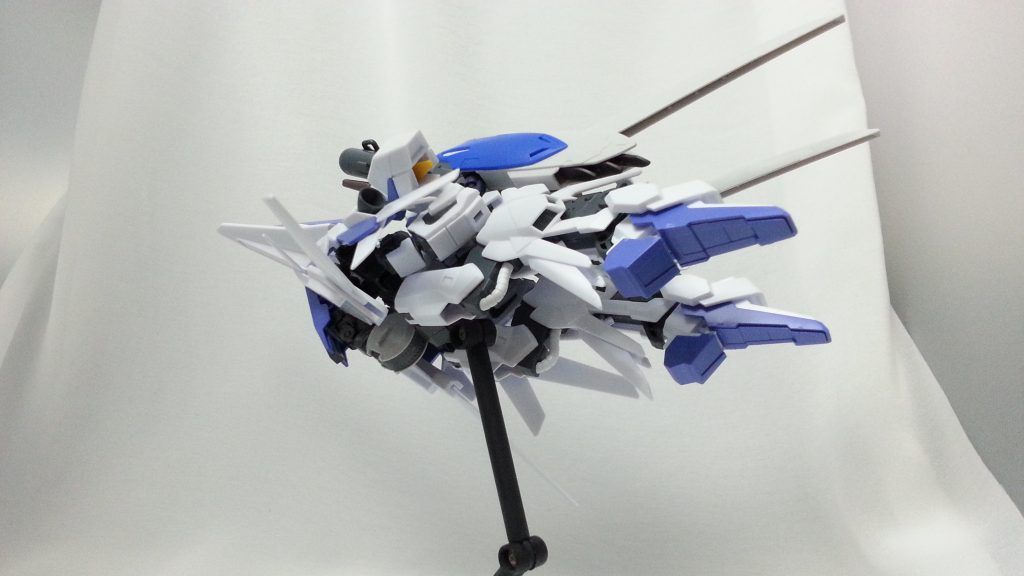 後ろから。
使った機体がほぼほぼデルタカイのみなので、設定的には違うアプローチで可変機構を考えられたデルタカイという感じです。
まだカラーリングはほど伍してないですが、使ったパーツの色が似通ってるのが多くてこれでもいいのでは？とか思ったり(笑)
一応塗る予定ですが中々サフすら手に入れるのが困難なのでいつになるのやら('Д';)