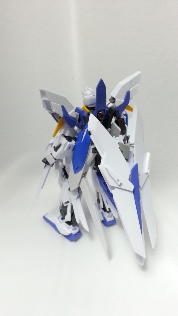 シールドはフライングアーマー化しており、可変時の機首部分としての機能のみ。
当たらなければどうという事はない！←