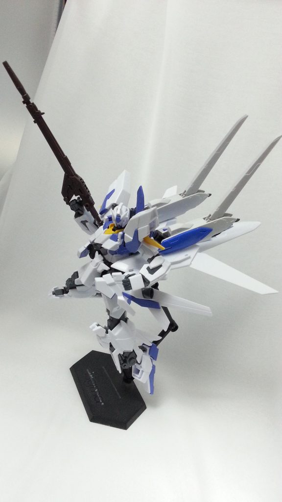 MS飛行形態。
フライングアーマーを腰部に展開して疑似サブフライトユニットとしても使用可能。
大気圏内でも安定した機動力を発揮。