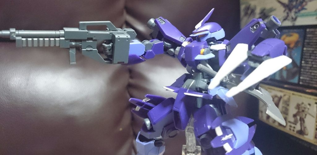 シュヴァルベグレイズ(アイン機)
ランスをライフルにしてアックスを追加っス