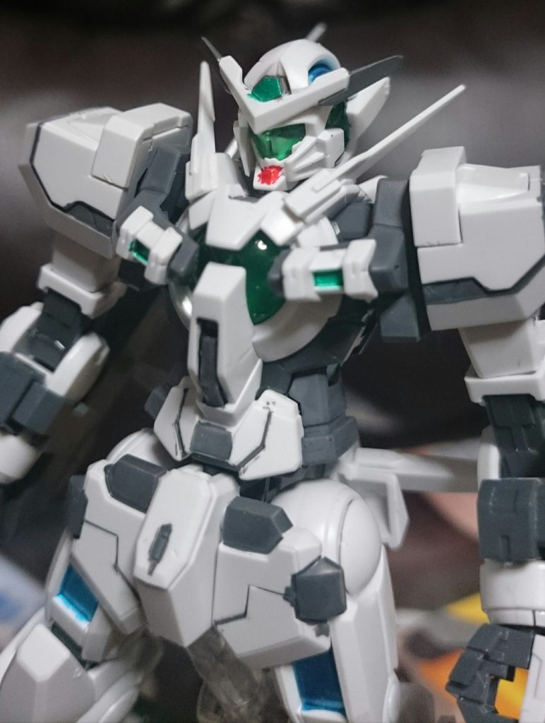 オマケ。TYPE-Fの頭部っス。クリアパーツ裏をマッキーで塗装。……正直赤は失敗っスねぇ…なんか舌をべーっと出してるようにしか見えなくなった…封印しよ…