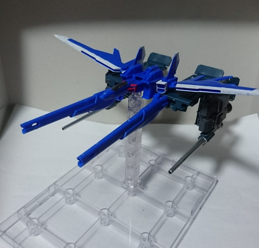 ビルドブースターにベースジャバーの足場や取手を移植しました。
後は、色々あったジャンクを活用しています。

尚、重量によるぐらつきがあったので、ウィングの固定などをすることで、ストライカーパックの機能はオミットしました。
その為、支援戦闘機として運用されます。

武装
ビームキャノン×4