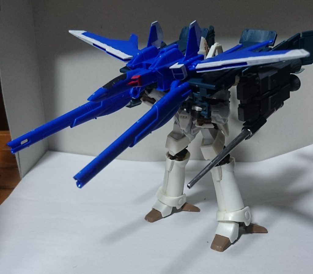 オマケ

取手の持ち方と、ブースターの位置を工夫すると、メガバズーカランチャーみたいな展開ポーズが取れました。