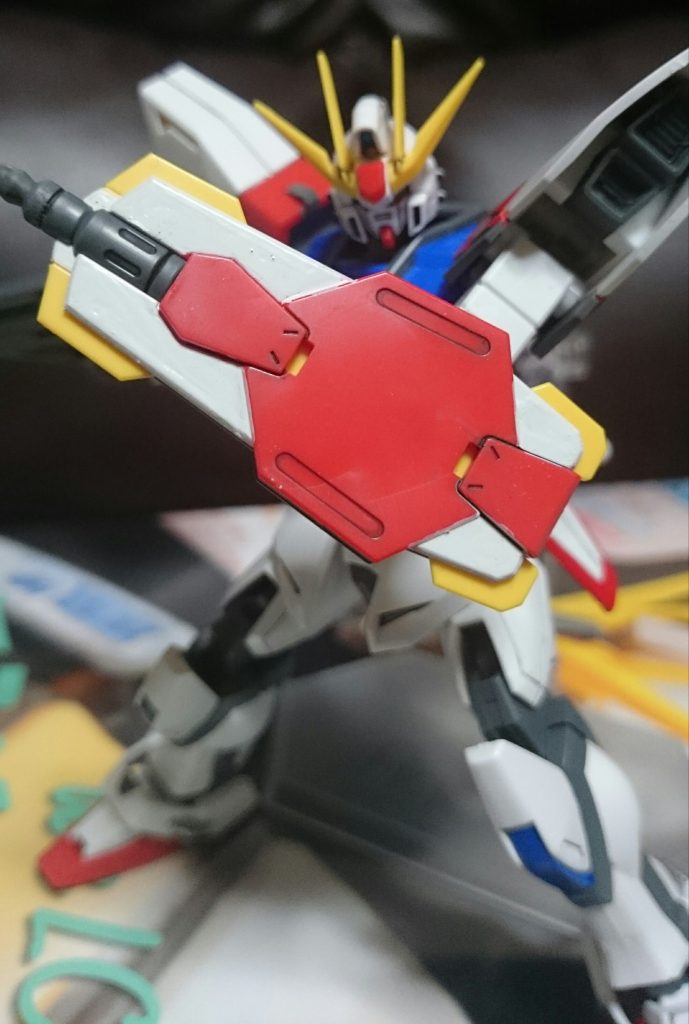 ・チョバムシールド
最下層のパーツをグレーで、赤いパーツと黄色いパーツの一部を白で塗装っス