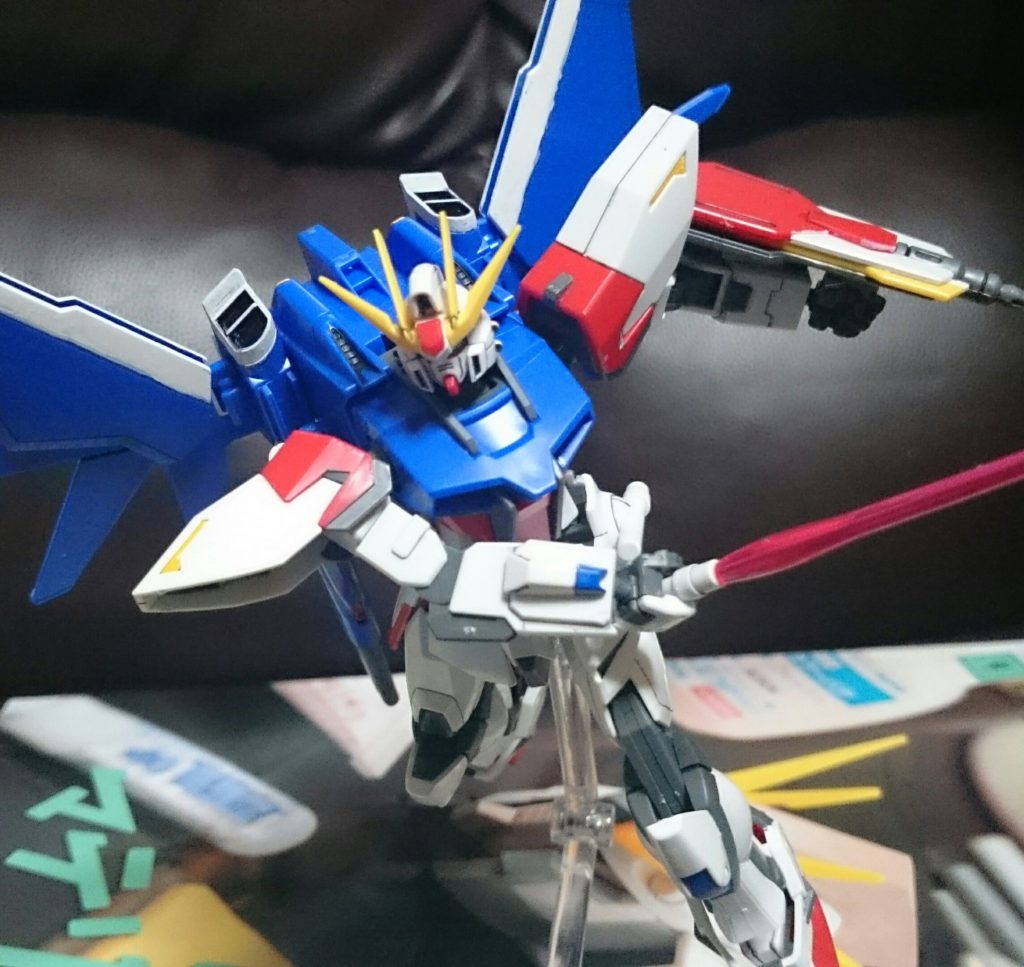 ビルドストライクのブルーはSEEDのストライクと比べて、明るいブルーでホビー感が出ていて良いっスね