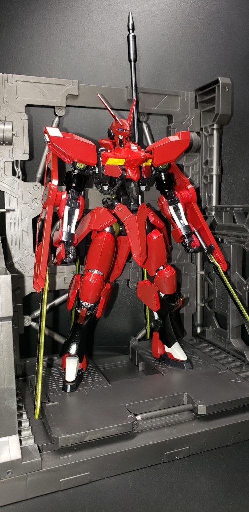 格納庫にて。
顔見たらちゃんとツインカメラになっておりちゃんとガンダムだったんだなってのが分かります。