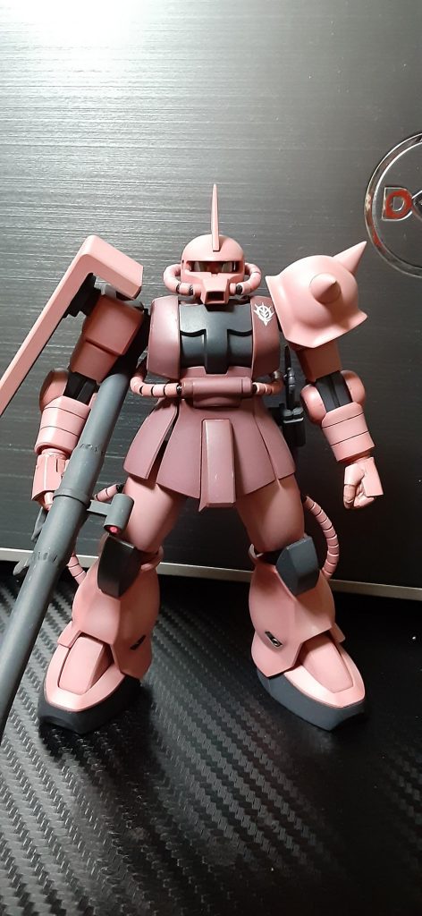 近年ガンプラの足長のスマートなプロポーションもカッコいいですが、これくらいのずんぐりしたバランスがファースト世代としてはしっくりきます。