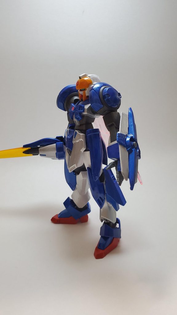 シールドはジンクスの物です。
取り付けパーツの為に真ん中に穴をあけてあります。