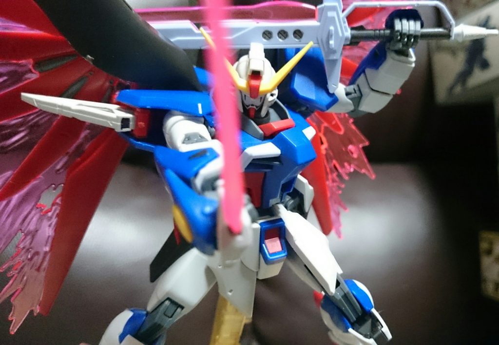 フラッシュエッジのエフェクトは短いものしか付属せず、旧HGの長いものも取り付けるには加工が必要っスけど……自分は旧HGのフラッシュエッジごと流用してるっス