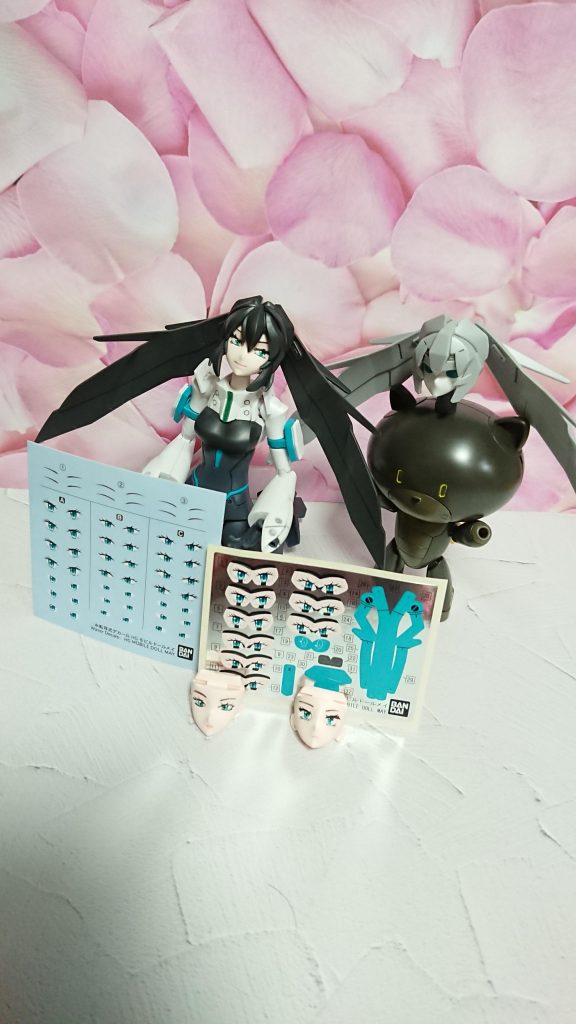 シールは嫌い、水転写は苦手。どうしようもないので描くのが1番ですねw
