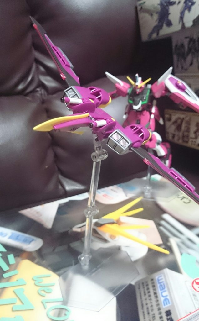 ・MS支援空中機動飛翔体「ファトゥム-01」

ホント、色分けぱねェっス…いやマジで。
グリフォン2ビームブレイドを再現可能の他、対装甲ナイフも展開可能っス。また下部のグリップを起こすことにより、ジャスティスを懸架させることも出来るっス