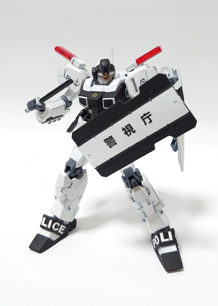 盾も警察仕様に。