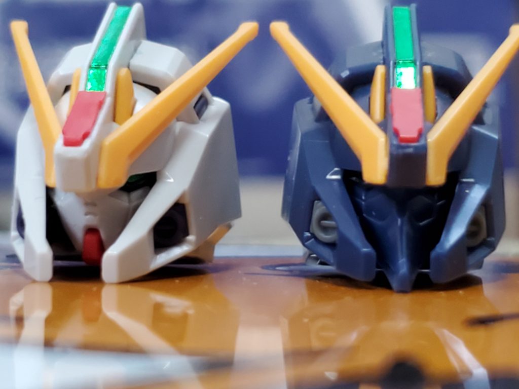 ノーマルとラーの顔の違い
アゴが長い悪役顔もカッコイイし、ザ・ガンダム顔もいいですよね!