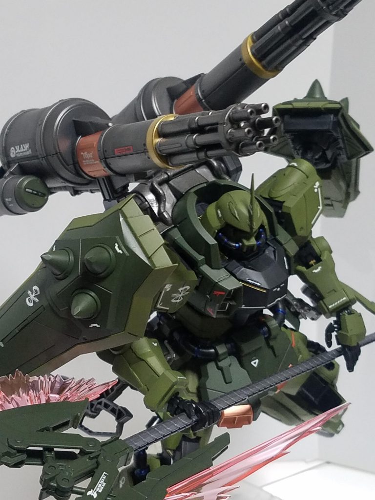 中近距離での、ハイドラガトリングビーム砲とビームトマホーク