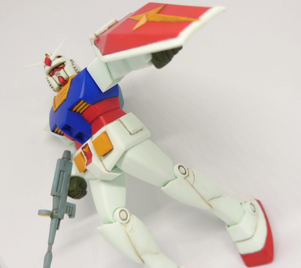 手足の関節部が自由に可動。