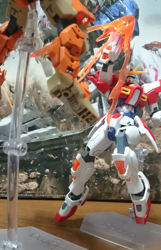 ここからはクリアパーツを覚醒版に付け替えて…

・次元覇王流「蒼天紅蓮拳」
ミライさんが放った蒼天紅蓮拳を僕らは忘れ(られ)ない……あのシーンは笑いが起きたと共に、股関がひゅってなったっスよ…絶対アレをやらんが為だけに相手のガンプラをターンエーにしたっスよね…