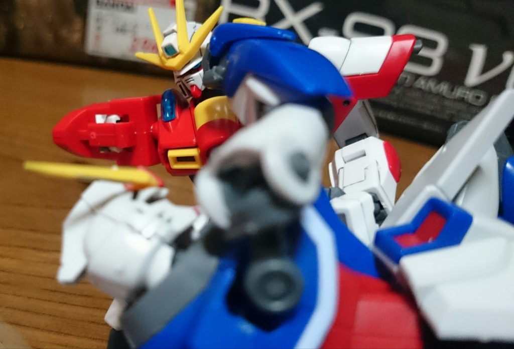 「動かないはずのデスティニーガンダムの右腕が…!」
「セカイくん離れて!」
「燃えるぜシモン!」
「ああ!まだまだ終わらせたくねェな!」
「でも決着はつける!!」
「望むところだ!!」