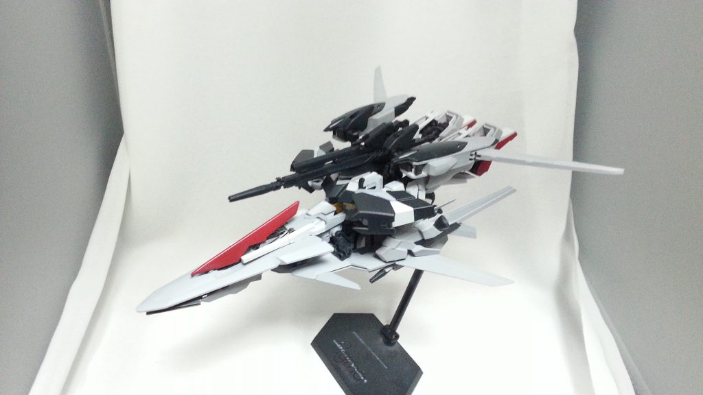 可変。
一応ビームサーベルも可動式のビームキャノン扱いという事で想定しています。